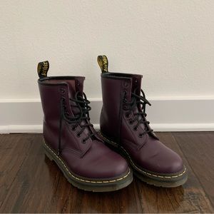 Dr. Martens 1460 Smooth Leather Lace Up Boots purple size 5